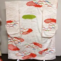 正絹振り袖 白色に朱色絞り雲とり