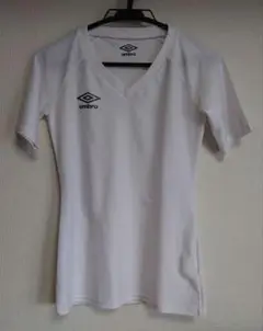 umbro ホワイト Vネック 半袖インナーシャツ