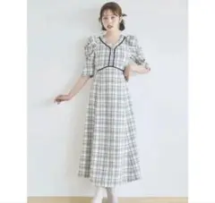 マルチボタンパイピングツイードワンピース dazzlin