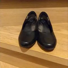 黒パンプス