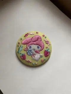 新品　サンリオキャラクターズ　刺繍缶バッジビスケット2　マイメロディ