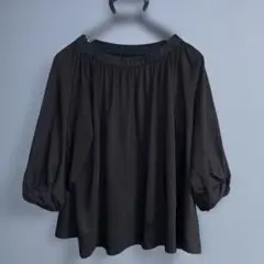 ブラック オフショルダー バルーンスリーブ カットソー