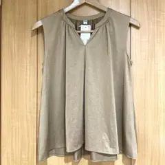 ✨新品未使用タグ付✨UNIQLO✨サテンジャージT✨カットソー　トップスSサイズ