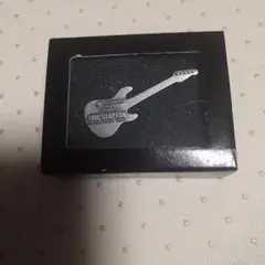 エリック・クラプトン ギター型ピンバッジ