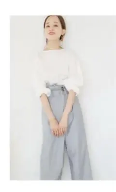 【田中亜希子さんコラボ】バックラッフルブラウス　オフホワイト -