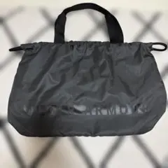 アンダーアーマー　フェイバリットグラフィックトート 19L