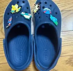 ネイビー サンダル キャラクターチャーム付き
