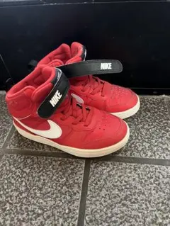 Nike レッド ハイカットスニーカー
