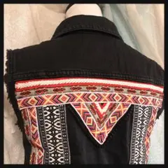 ꒰H＆M꒱ウエスタン調 ノースリーブ デニム ジャケット アジアン柄 黒系