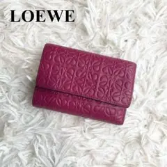 【美品】ロエベ アナグラム リピート ロゴ型押し 三つ折り財布 ピンク