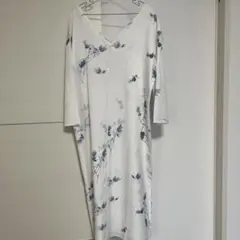 ホワイト 花柄 七分袖 Vネック ワンピース