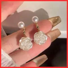 ホワイト ローズ ピアス パール シンプル かわいい 綺麗 人気