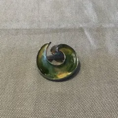 ブローチ