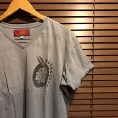 Indian Motocycle / インディアン　フェードVネック　Tシャツ