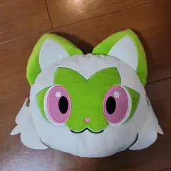 緑色のキャラクタークッションポーチ
