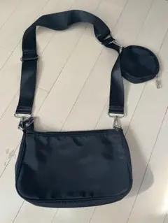 ナイロンショルダーバッグ