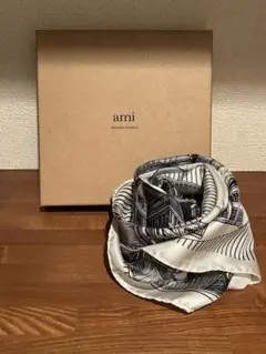 ami PLACE DES VICTOIRES シルクスカーフ