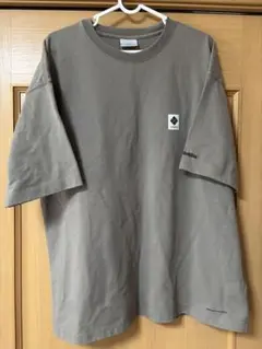 Columbia バックプリントTシャツ