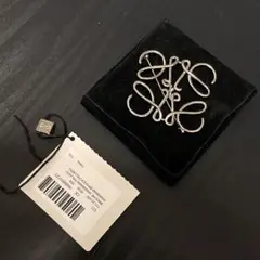 【riru様専用】【おまけ付】LOEWE アナグラム ブローチ シルバー