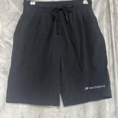 new balance ブラックショートパンツ