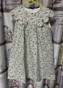 べべ　ワンピース　130cm 花柄ノースリーブ　グリーン系