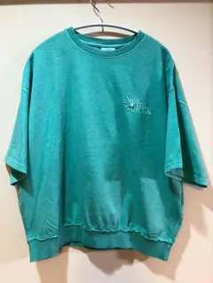 新品未使用タグ付き　ゆったりUnderwraps ターコイズ色刺繍Tシャツ
