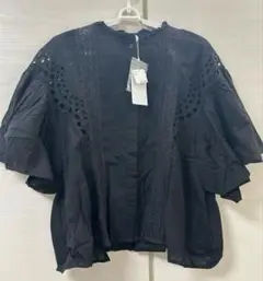 新品タグ付　レースパッチワークフレアブラウス　ブラック　LUPILIEN