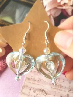 薄い水色のはーとピアス