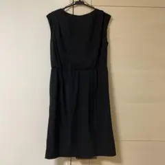 ブラックノースリーブワンピース フリル付き