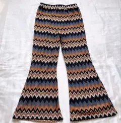 透かし編みジグザグパターン フレアパンツ