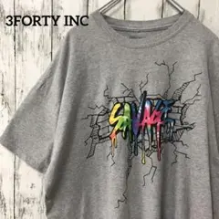 C2374 3FORTY INC SAVAGE グラフィック Tシャツ グレー