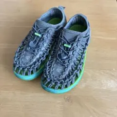 keenユニークサンダル21cm