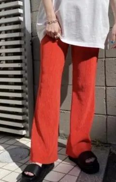 フレアパンツ　カラーパンツ　オレンジ