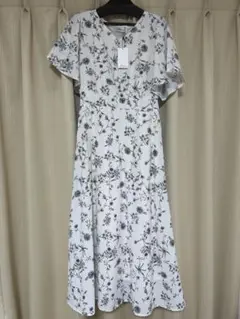 アロッタ❤️新品お客様の欲しいが詰まったワンピースホワイト系☆