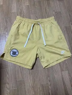 Nike 黄色 ショートパンツ
