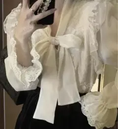 ホワイトリボン付きシフォンブラウス