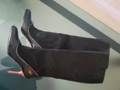マノロブラニク ブーツ
