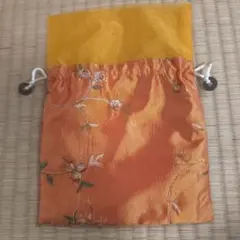オレンジと黄色の刺繍巾着袋