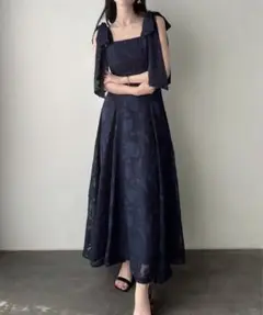 Meiru ショルダーリボンフラワージャガードキャミワンピース ネイビー