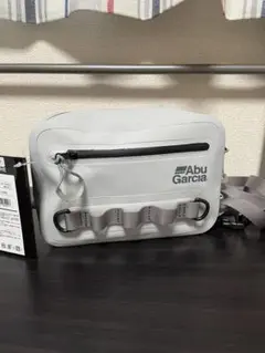 ☆23日午前まで最終値下げ ☆新品【品切れ続出】防水サコッシュ
