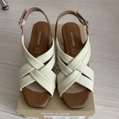 MODE KAORI アイボリー クロスストラップサンダル 23cm