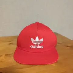 adidas レッド キャップ