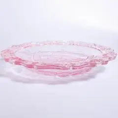 ピンクのガラス皿 ブドウ模様　当時もの