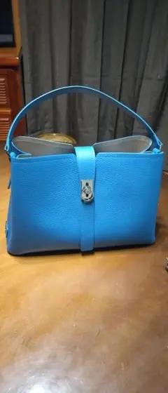 BARCOS 美品　ブルーレザー調ショルダーバッグ