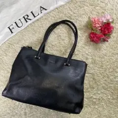 【美品】フルラ ビジネスバッグ 黒 レザー 肩掛け可 ロータス 仕切りあり A4