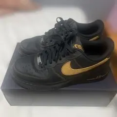 Nike Air Force 1 ブラック/ゴールド