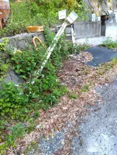 電柱（駐車場照明付き）