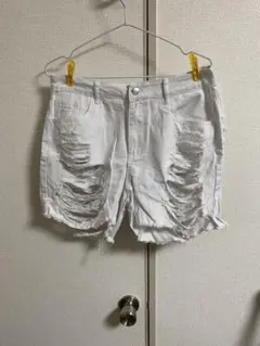ホワイト ダメージ加工 ショートパンツ