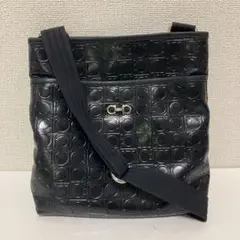 【Salvatore Ferragamo】ショルダーバッグ★ メンズ 黒色