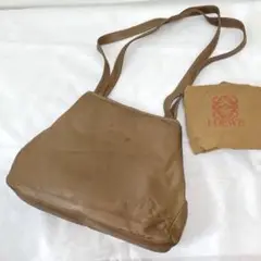 LOEWE ããšããããŒãããã°ããããã¬ã¶ãŒãã¢ãã°ã©ã ããã©ãŠã³